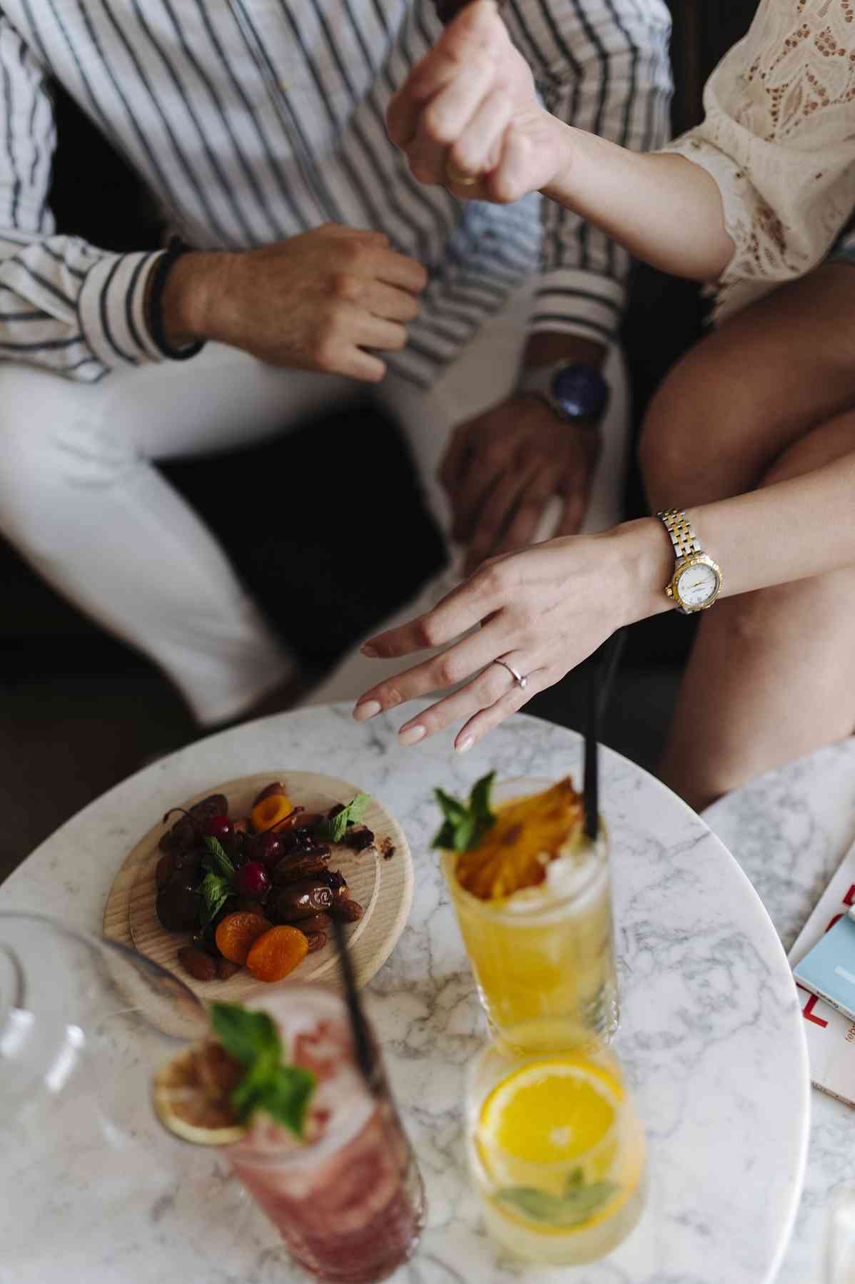 Hinge vs Bumble: How the First-Message Rule Changes the Dating Experience
