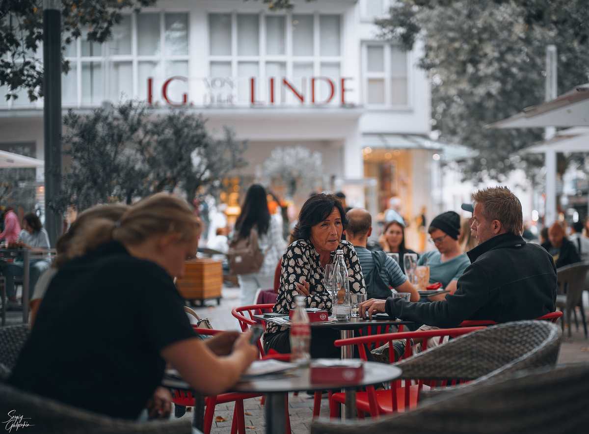 Meeting Your Partner's Friends: What the First Meeting Is For and How to Navigate It